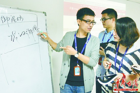 长沙80后帅小伙玩泥巴玩成了千万富翁\/图