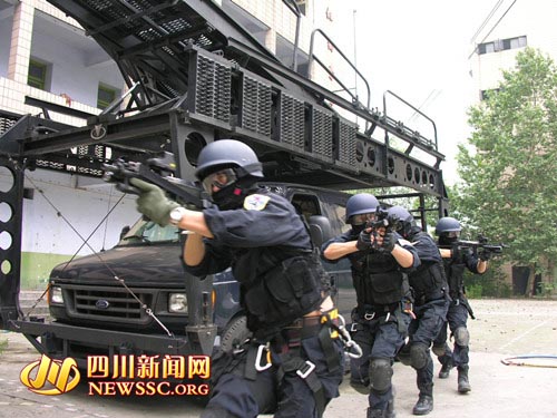 汶川地震五年来 成都特警营救受灾群众4500余人