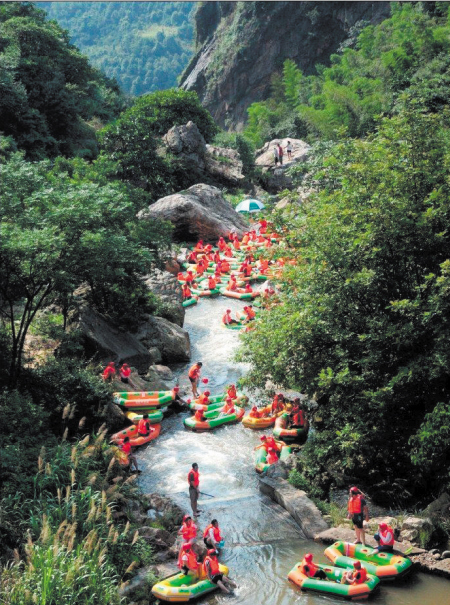 凤凰峡漂流.