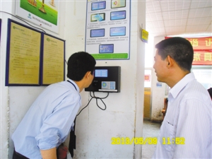 同乐车队防酒驾 司机上岗先吹气