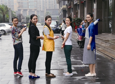 下飞机,换上便装的一刻是空姐最轻松的时刻