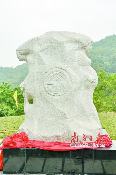 雕塑《恩》潮州砚峰书院落成