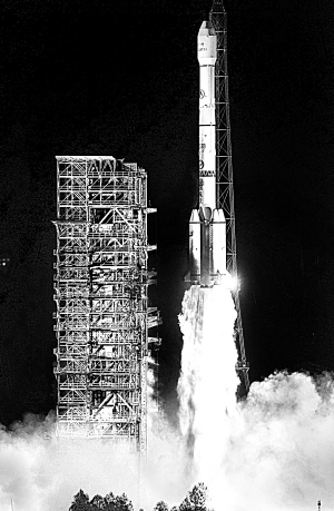 发射神舟十号飞船长征二号F运载火箭运抵酒泉