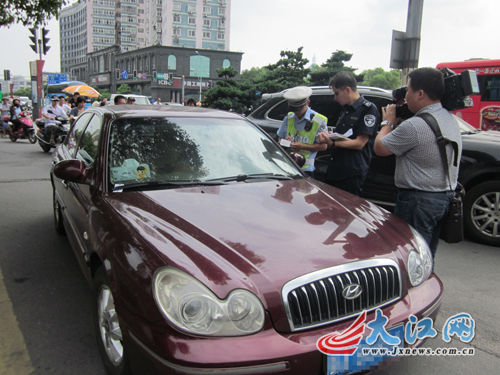 南昌环保限行大限在即 仍有部分车主未领黄绿