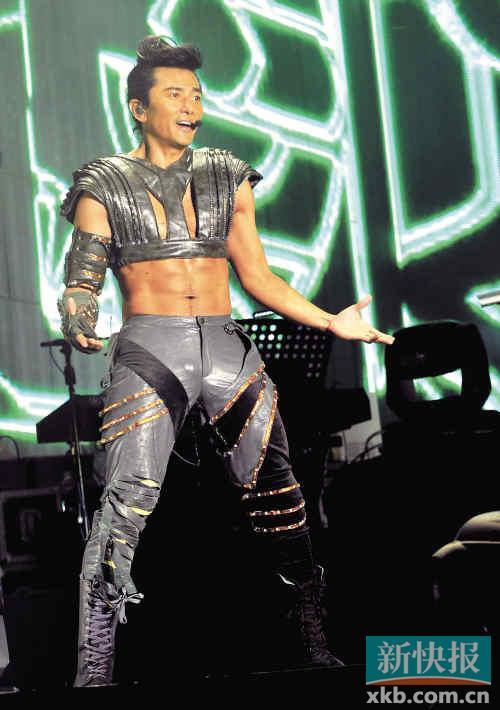 郑伊健:情歌冧死女,友情岁月长