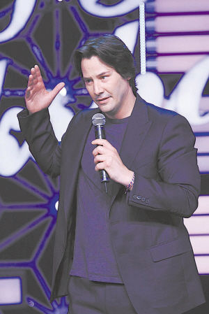 滚动新闻 > 正文   原标题:基努·里维斯上演"歃血三结义" 因为电影
