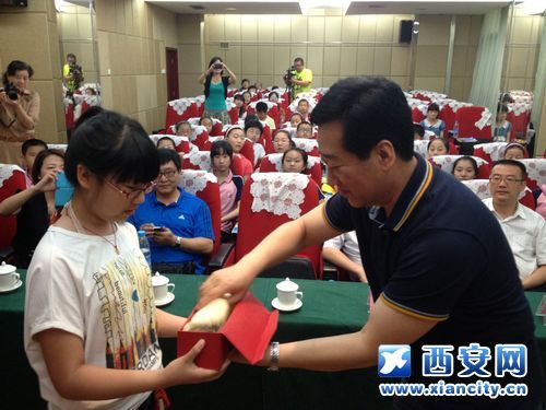 2013暑期西安小记者(小主持人)夏令营正式启动