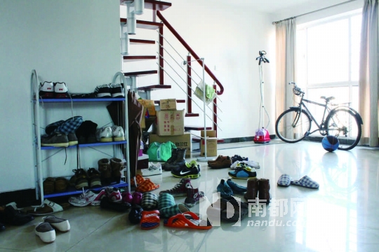 《生活大爆炸》群居现实版 处处暴露男生宿舍