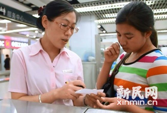 微笑姐姐 的<em>中国梦</em>:从外来<em>妹</em>到明星站务员_资