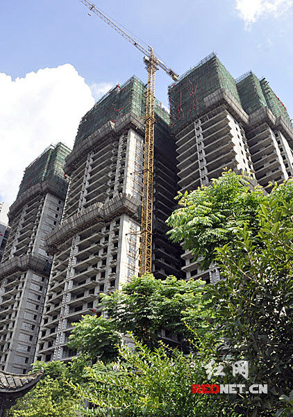 衡阳一违章楼盘无预售证公然销售 因纠纷被查