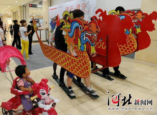 端午风情:石家庄\旱地龙舟\