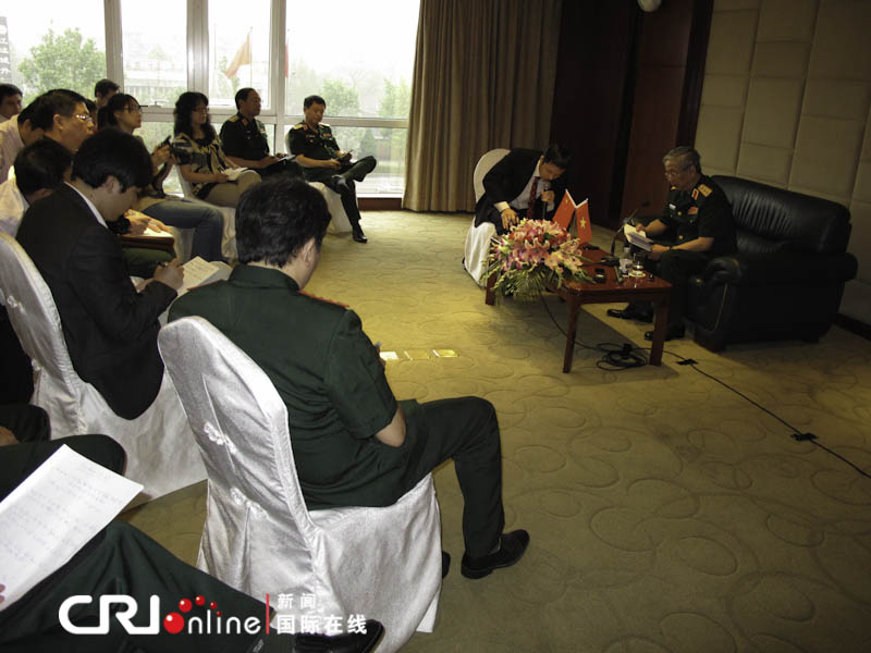 越南国防部副部长:南海上空不应响起枪声