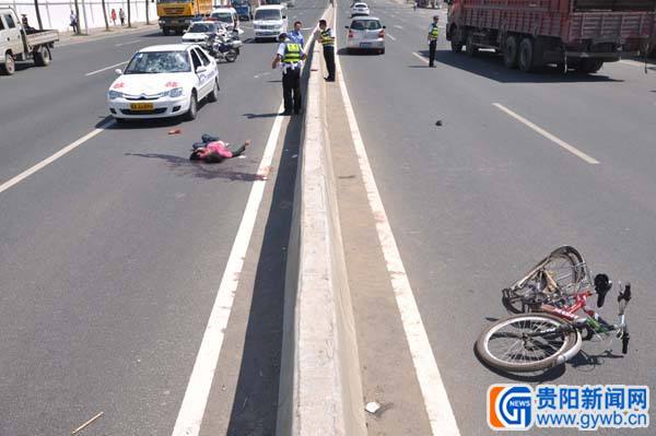 富源南路驾校教练车 撞上自行车致一死一伤(图