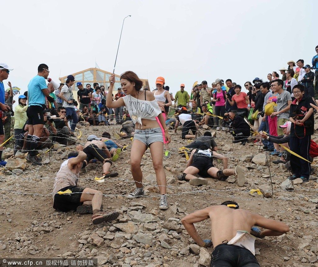 <em>美女</em>皮鞭抽选手