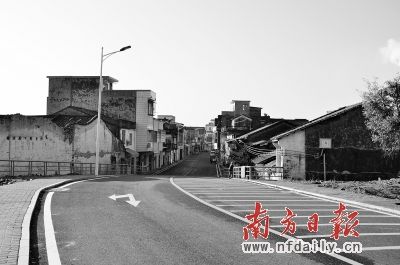 观音阁镇城乡环境整治后干净整洁的街道. 钟伟连 谢思雄 邓林恒 摄