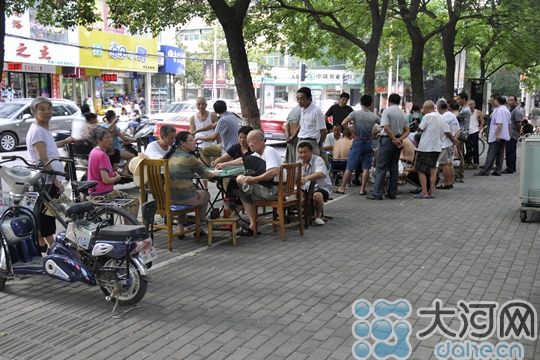 信阳再创建省级文明城市 向不文明行为说no