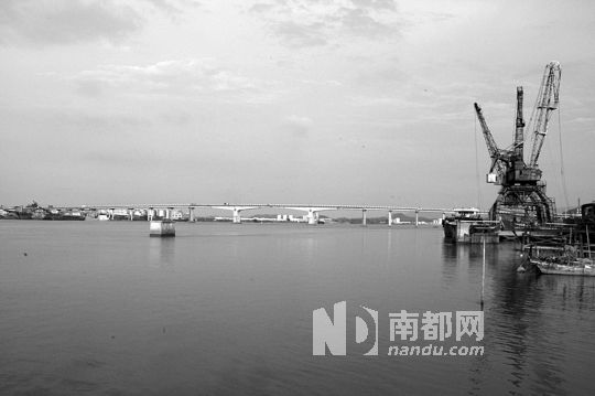 公益大桥告别火车摆渡史