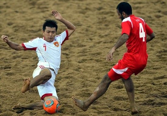 国足不行 沙足行 青岛小哥称霸沙滩足球亚洲杯