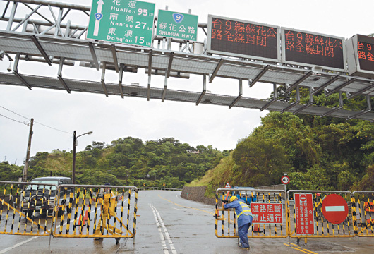 台湾高速道路净空 首度因台风来袭实施预警封路