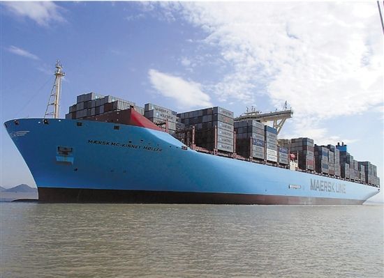 世界最大集装箱船马士基穆勒号 停靠宁波港
