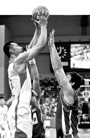 男篮热身赛中国队首战轻取冰岛_资讯频道_凤