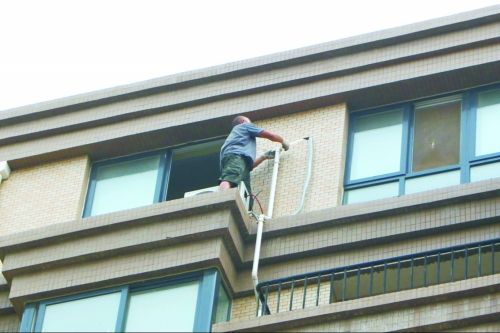 免费装空调 咋还收高空作业费?