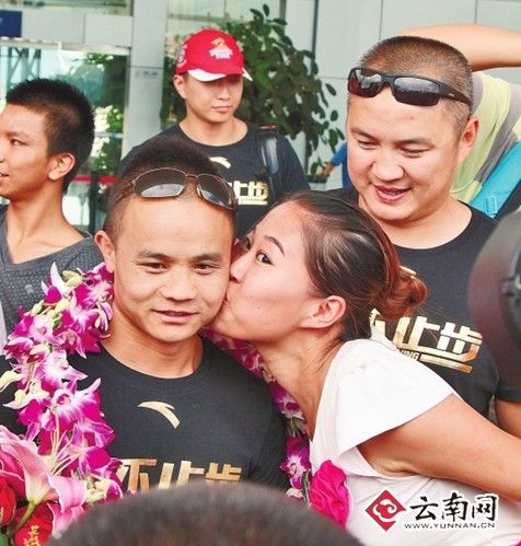 拳王熊朝忠卫冕后昨返文山 最想越级挑战世界