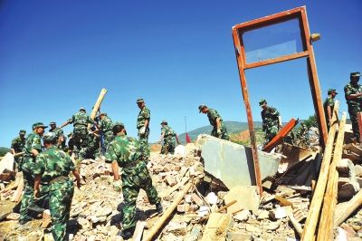 聚焦7.22地震 岷县漳县严重受灾学校要拆除\/图