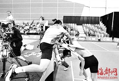 羽毛球打起来了