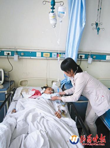 病床上娜娜常从梦中惊醒(图)
