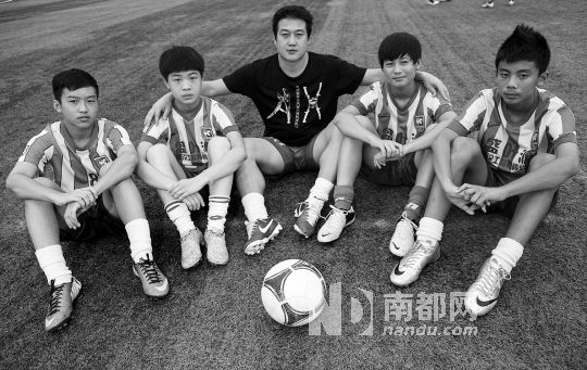 西甲豪门里的深圳少年