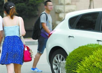 不许学生<em>穿短裤</em>沈医新规惹争议_资讯频道_凤