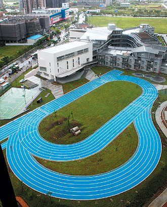 台湾市一跑道爬坡式海蓝色小学新北首见(图)举手表情包小学生图片