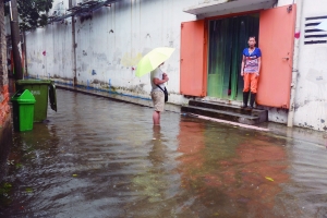 芳村积水没膝盖 阿婆夜未眠