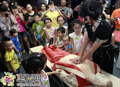 梦想课堂走进民防宣教中心 小朋友体验趣味横