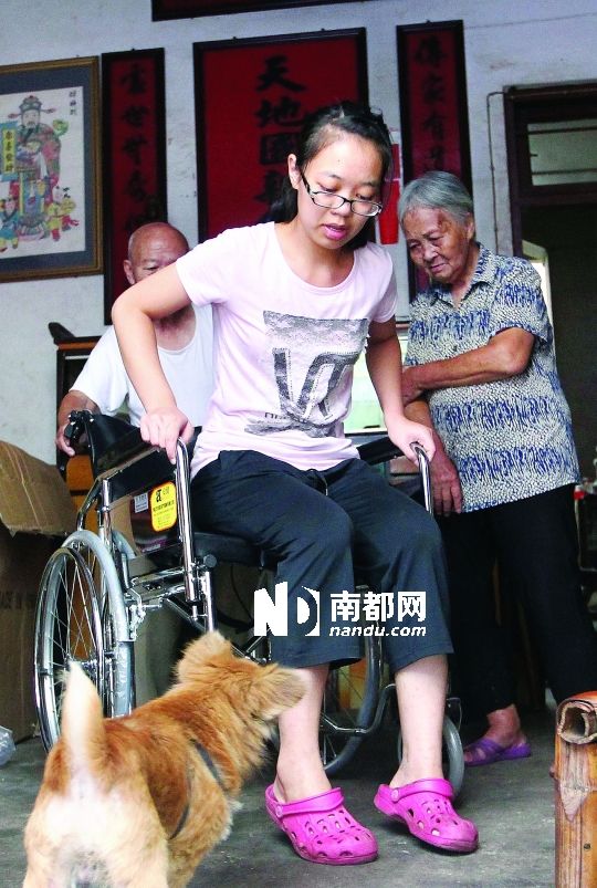 高中装好后,奶奶定理在后面扶着爷爷让董云试着坐了一下.轮椅轮椅正弦图片
