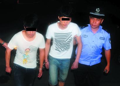 男子疑女友劈腿暴怒 纠结3人狂揍暧昧情敌(图