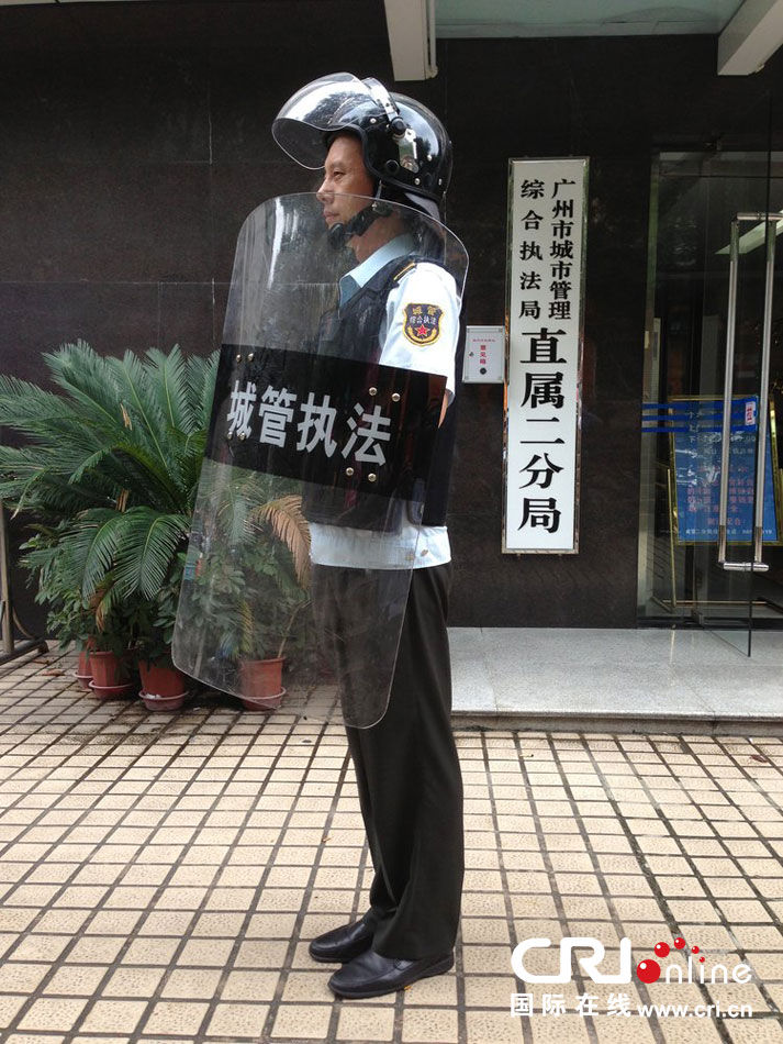 广州市城管新装备大揭秘 防刺背心盾牌护身(高清组图)