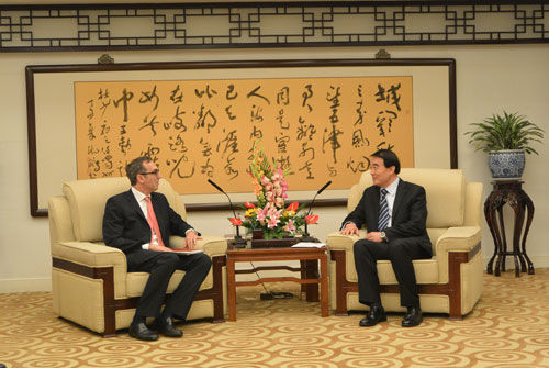 外交部副部长李保东会见意大利驻华使馆临时代