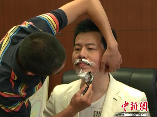  黄国伦 献唱主题曲