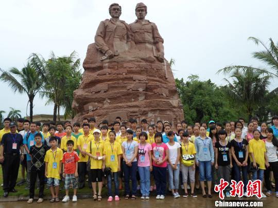 海南归侨侨眷子女参观琼海市红色娘子军纪念园