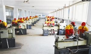 蓝翔技校数控专业的实习车间.本版图片来源:舜网