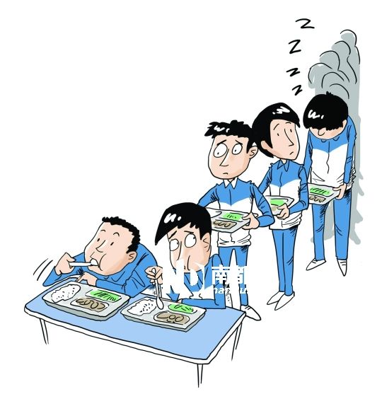 学校食堂太小 排队吃饭占了午休时间