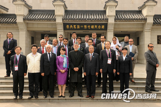 阿富汗总统哈米德?卡尔扎伊参观秦陵博物院