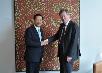 驻澳大利亚大使马朝旭会见澳政府高级官员