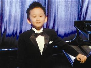 加拿大5岁华裔 钢琴神童走红全美