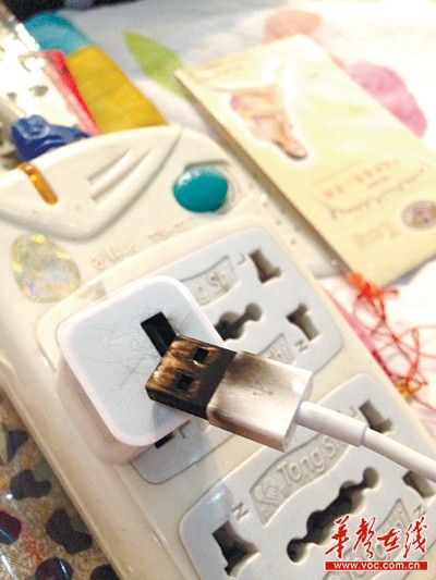 长沙市民iPhone5数据线被炸飞 都是山寨惹的祸