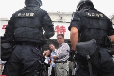 辅警无行政处罚权,不能持武器