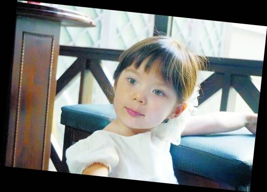 3岁混血小萝莉见重庆人说重庆话见外国人说外