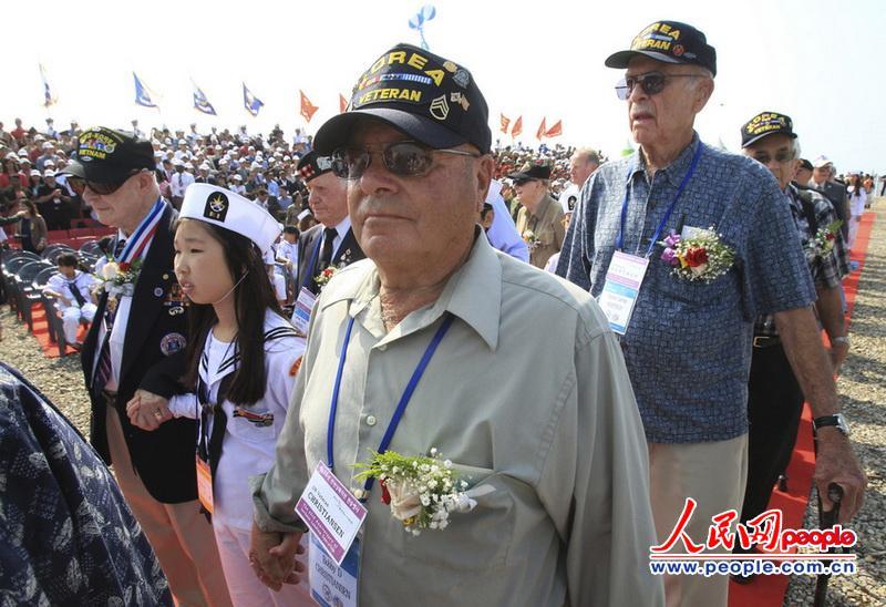 高清:韩国纪念仁川登陆作战63周年 重现战争场